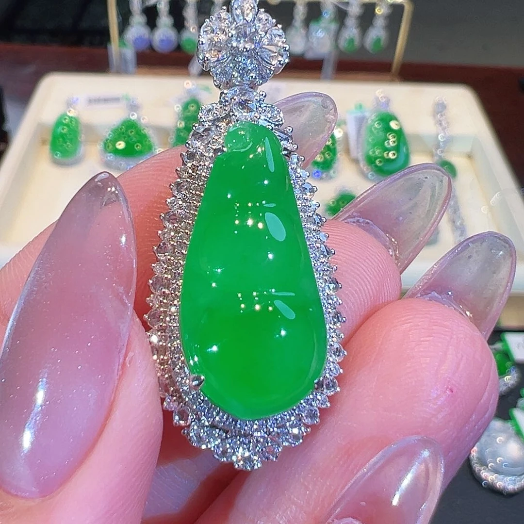 翡翠吊坠(不含链)18K金镶嵌翡翠