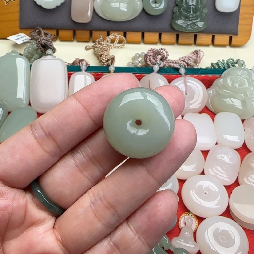 和田玉未镶嵌颈饰鍾*