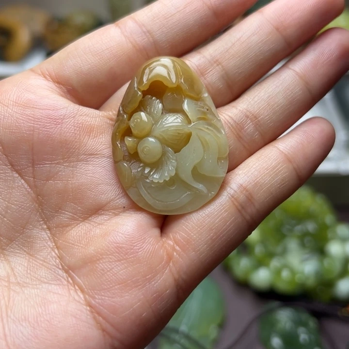 螃***壳岫岩老玉（透闪石质玉）未镶嵌吊坠(不含链)