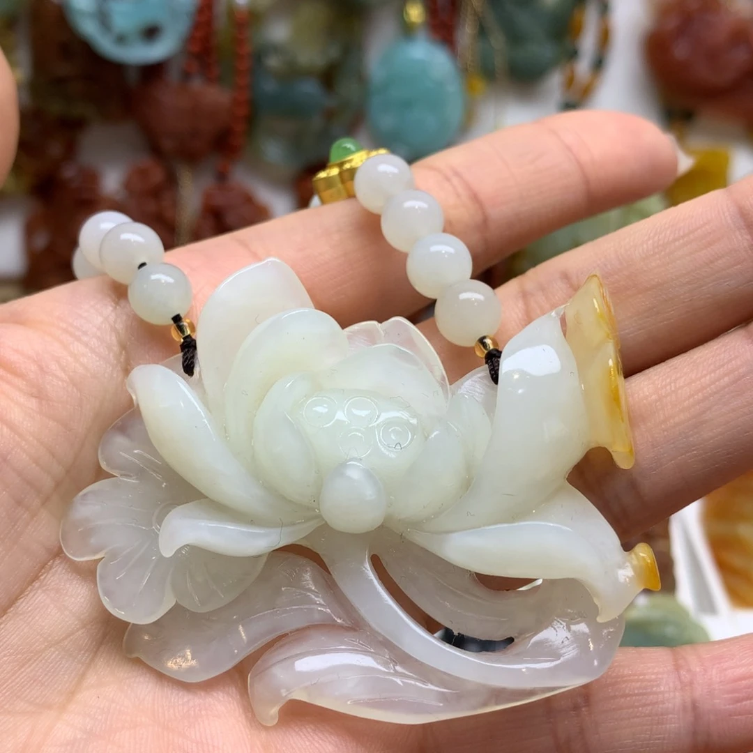 蛇纹石玉颈饰未镶嵌