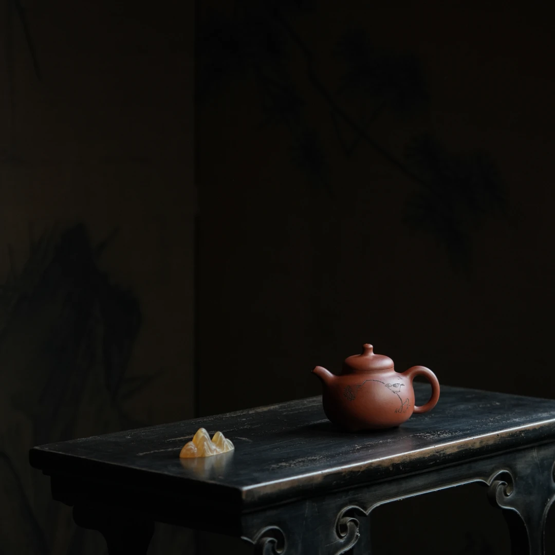 【三足乳鼎壶】紫砂四石之一·石羽·沈汉生刻绘老清水全手工制·350cc