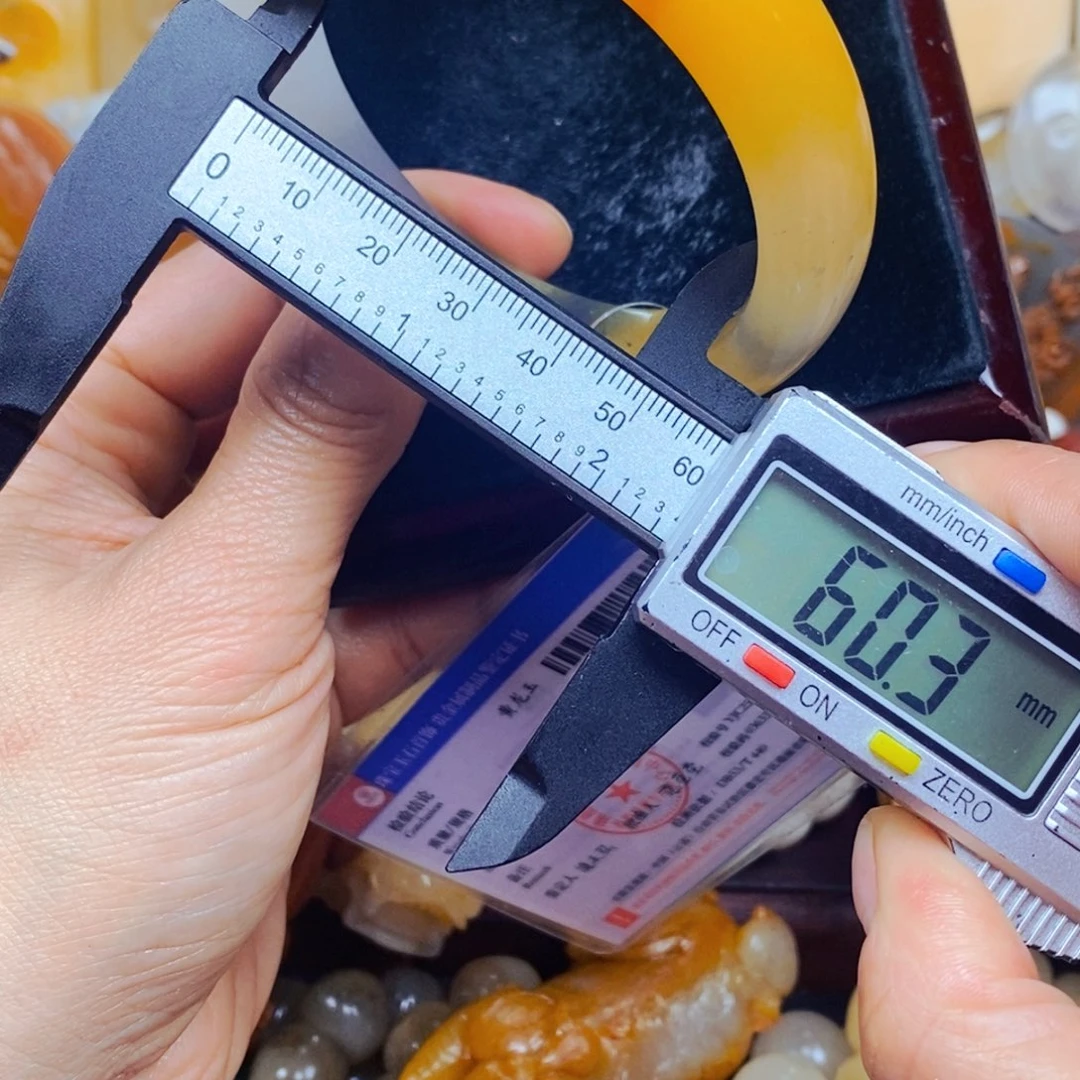 石英质玉（黄龙玉）颈饰未镶嵌