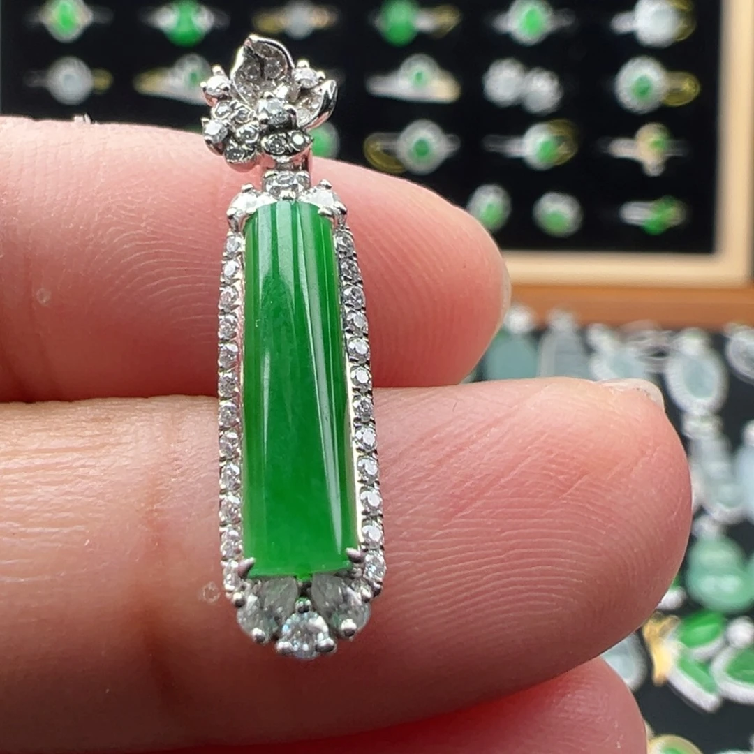 翡翠18K金镶嵌颈饰柱