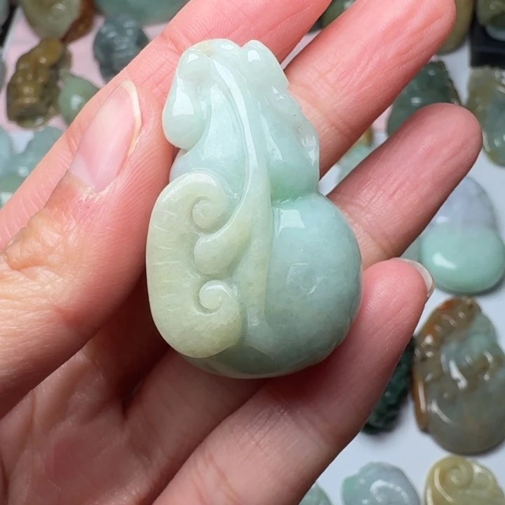 翡翠未镶嵌颈饰葫芦