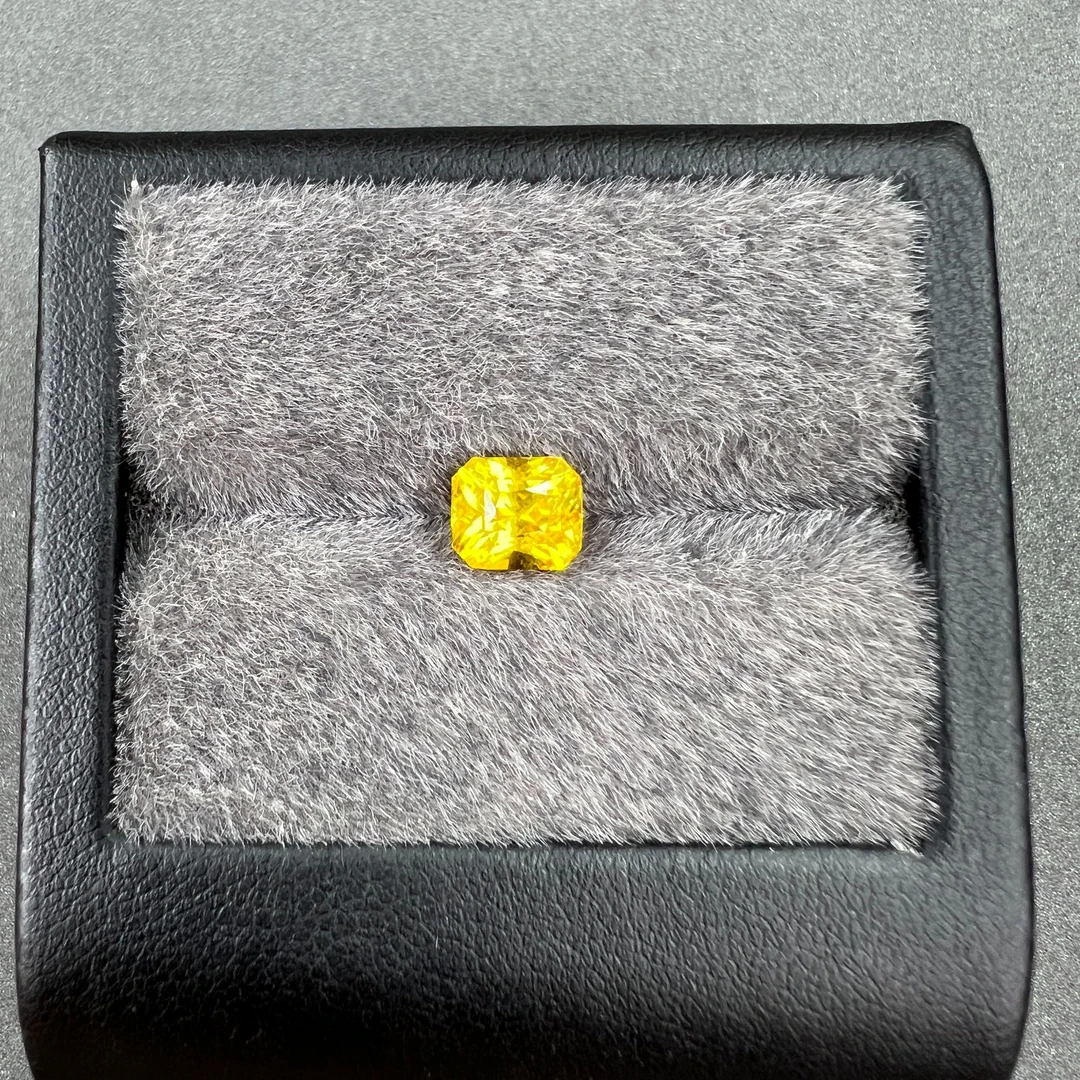 2.65CT 金黄色黄蓝宝石 雷迪恩切 吉尔德证书带VB