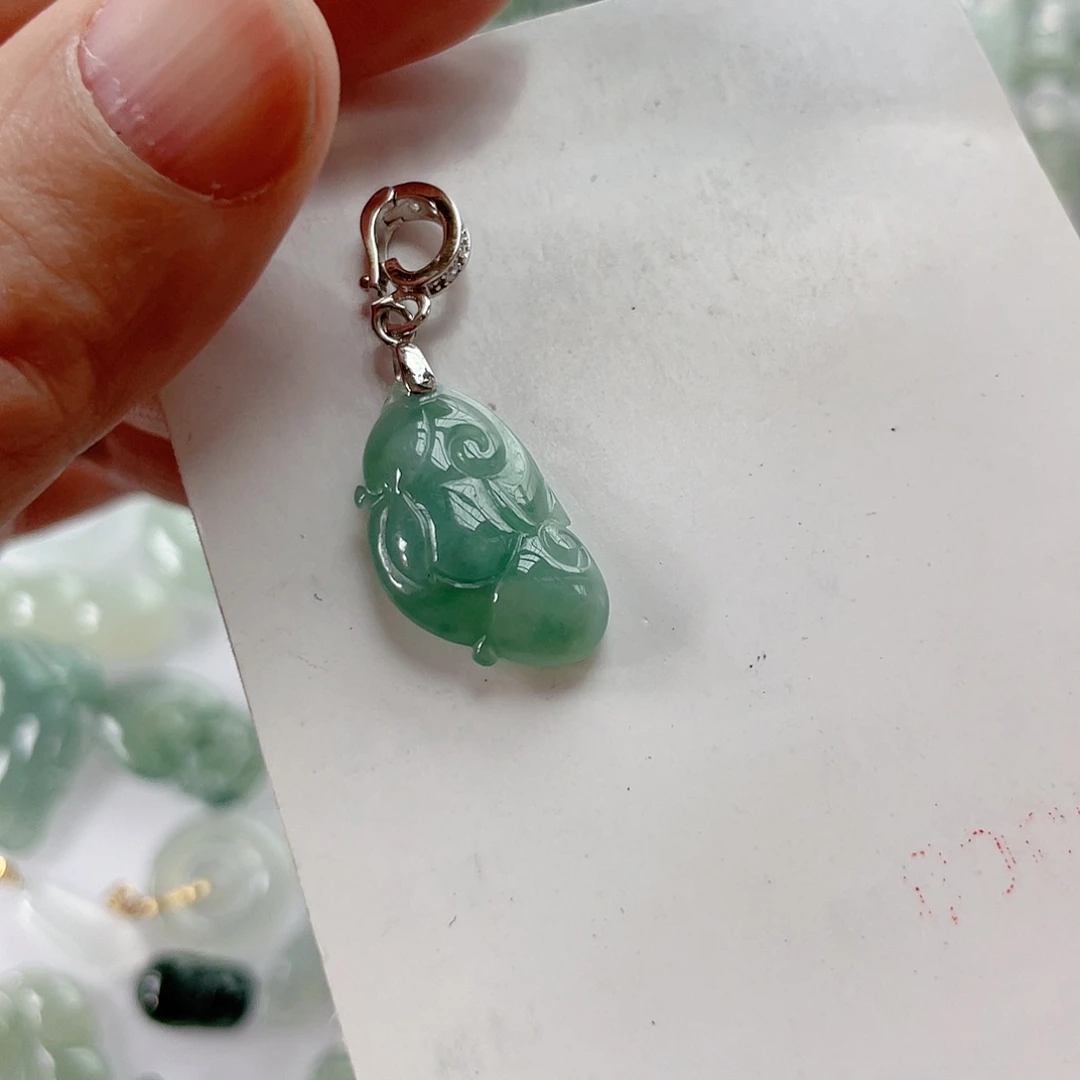 翡翠颈饰未镶嵌方*如意