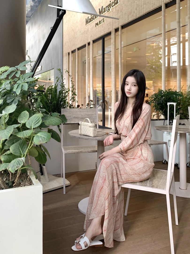 【法国山居】2025夏季新款高级感气质裹身裙系列V领系带连衣裙长裙