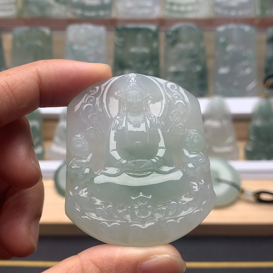 翡翠未镶嵌颈饰观音