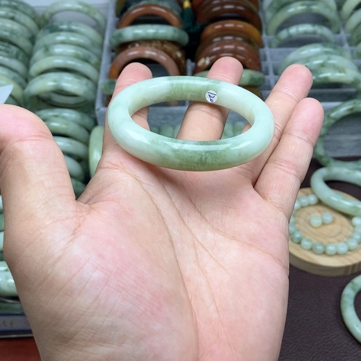 蛇纹石玉手镯未镶嵌咕*噜