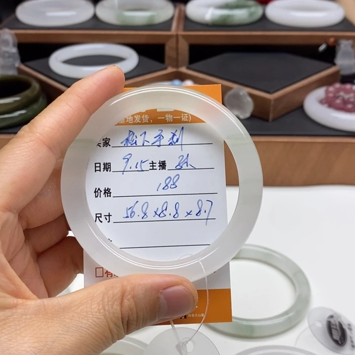 松***刹未镶嵌手镯石英质玉