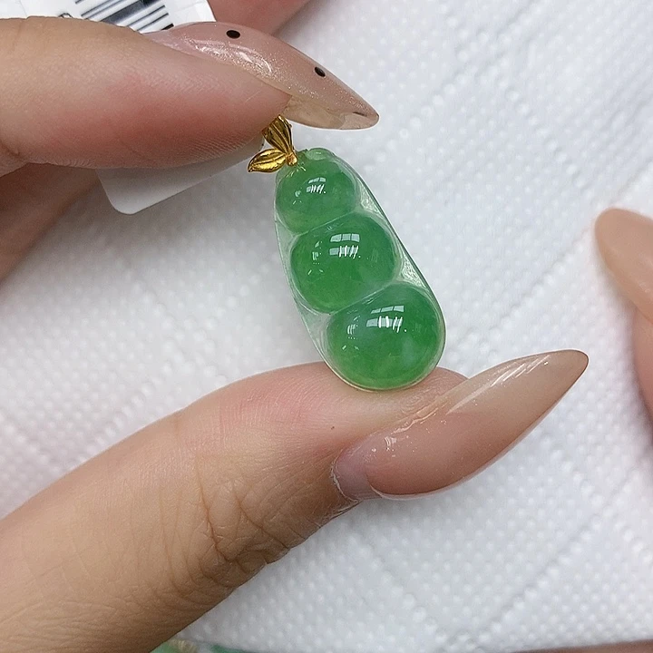 颈饰18K金镶嵌翡翠