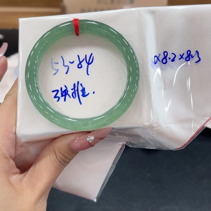 翡翠手镯未镶嵌雪*翡翠