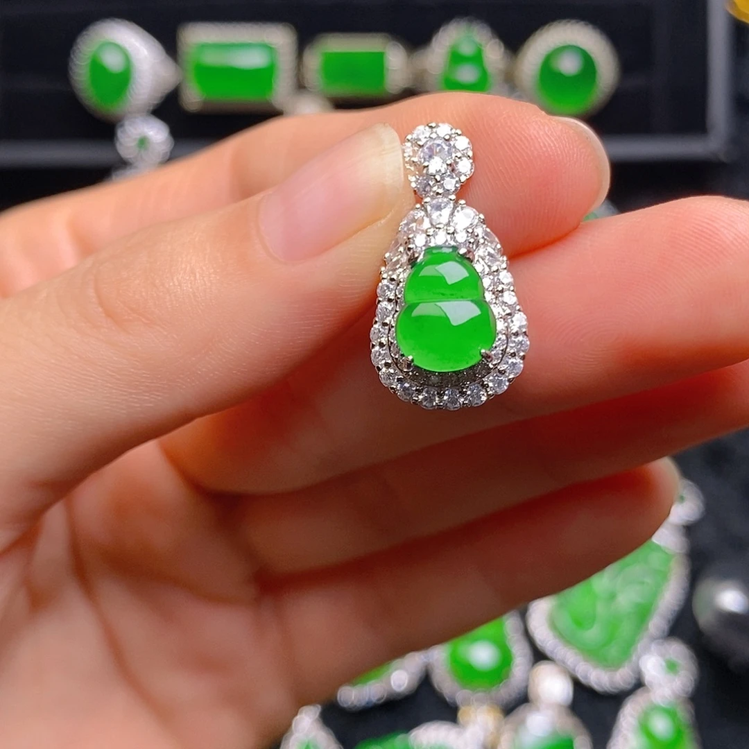 颈饰未镶嵌翡翠吊坠