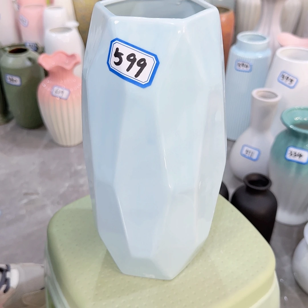 599号陶瓷高25厘米微瑕一个