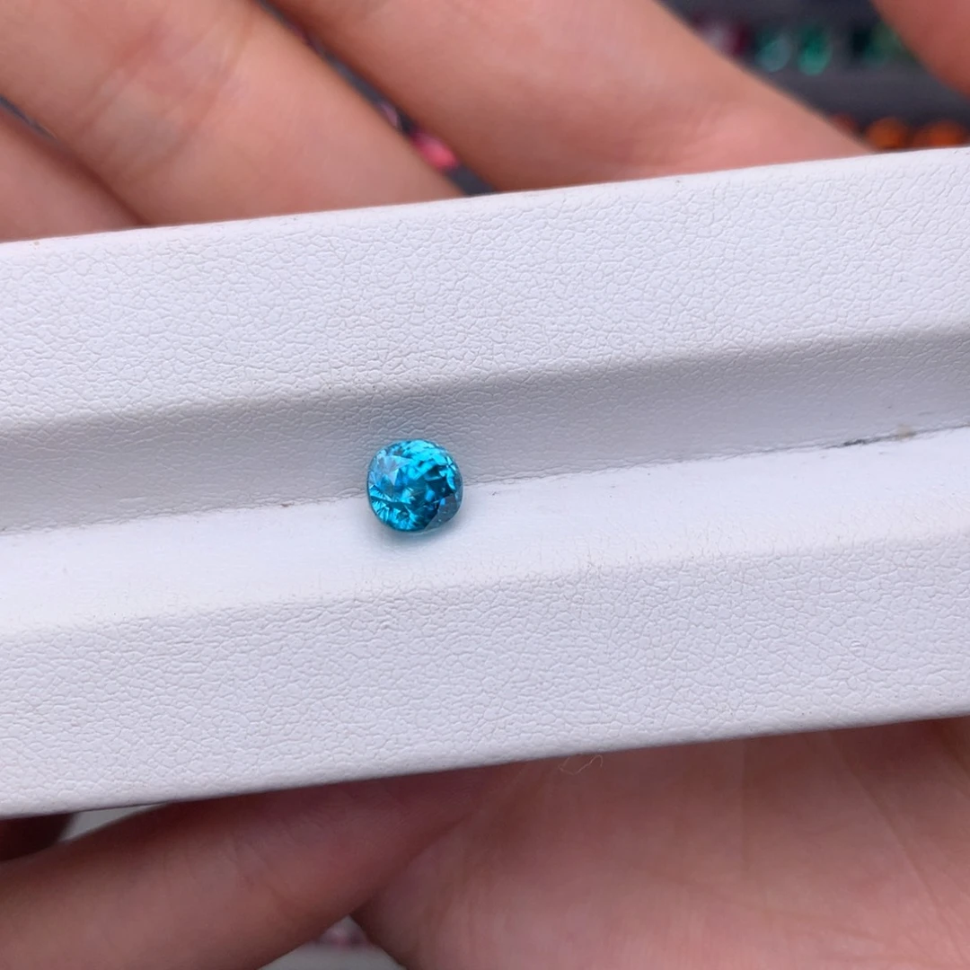 未镶嵌天然锆石裸石1.97ct