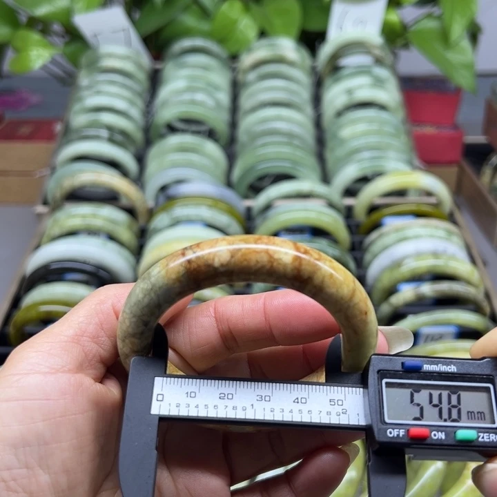 蛇纹石玉未镶嵌手镯82