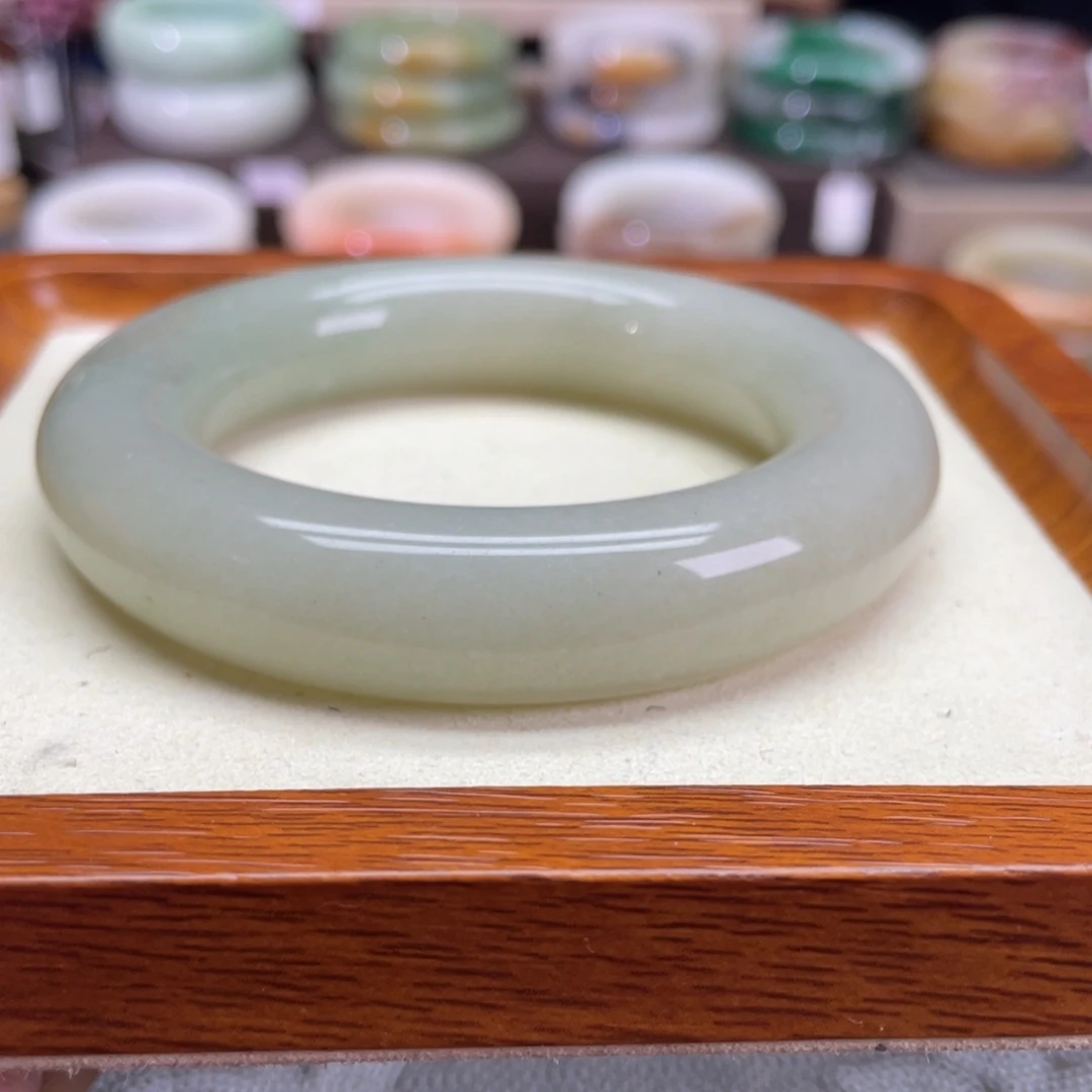 石英质玉未镶嵌手镯