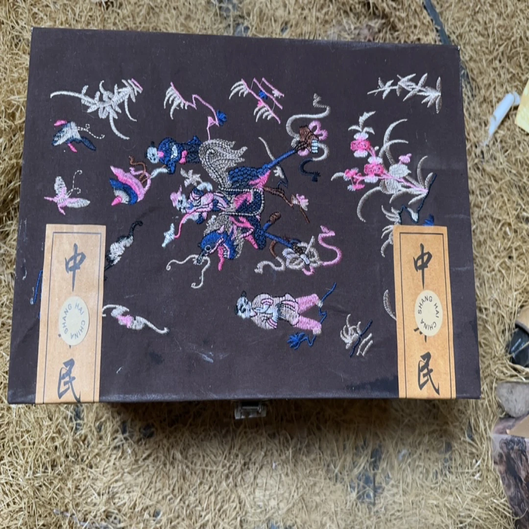 【闪购商品】木摆件高端精美咖色人物刺绣一件链接