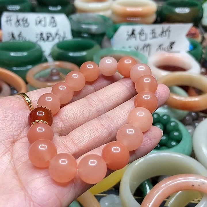 石英质玉手镯未镶嵌三*