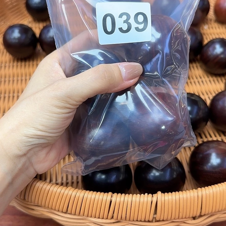 王***志大红酸枝8个手球瑕疵手球