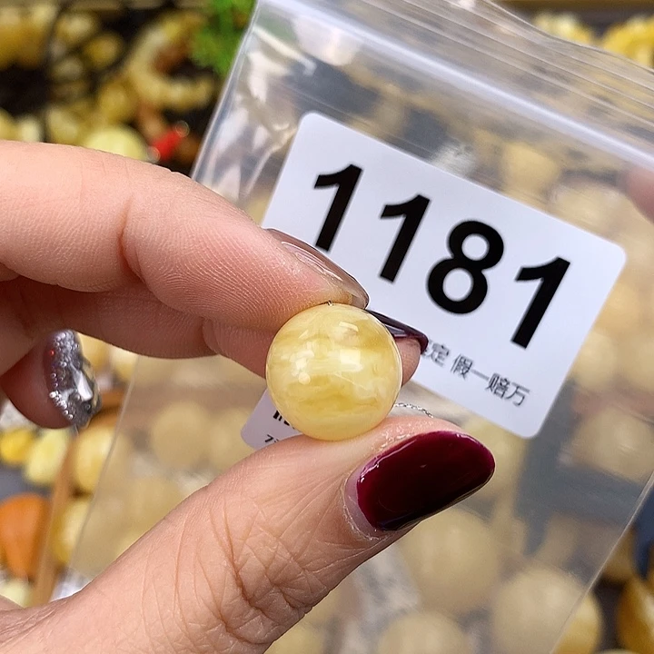 琥珀未镶嵌珠宝奇石15