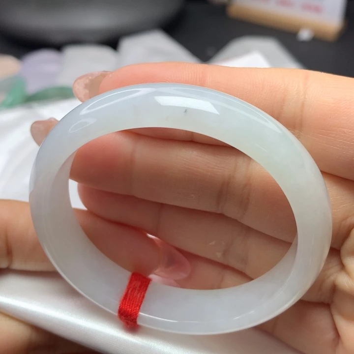 翡翠手镯（贵妃镯）未镶嵌52525353