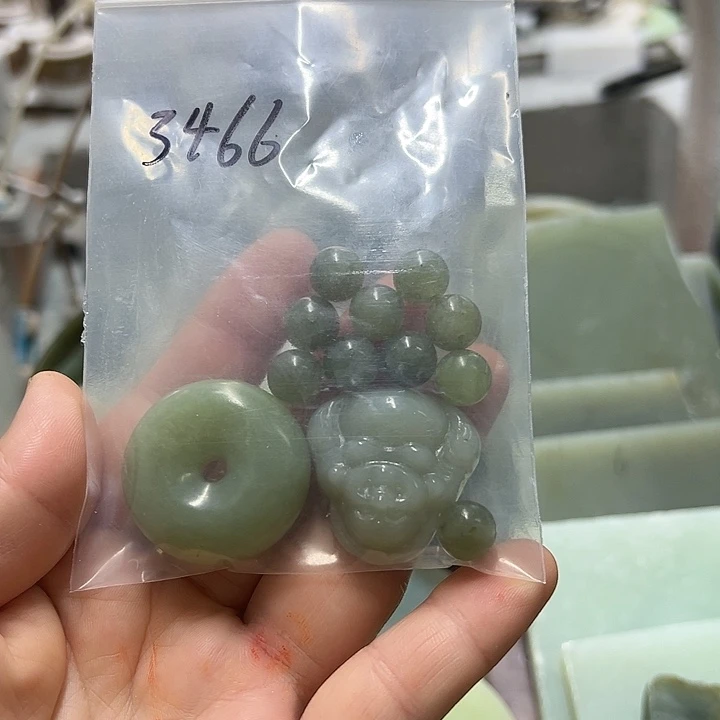 和田玉（糖玉）未镶嵌颈饰3**6定制