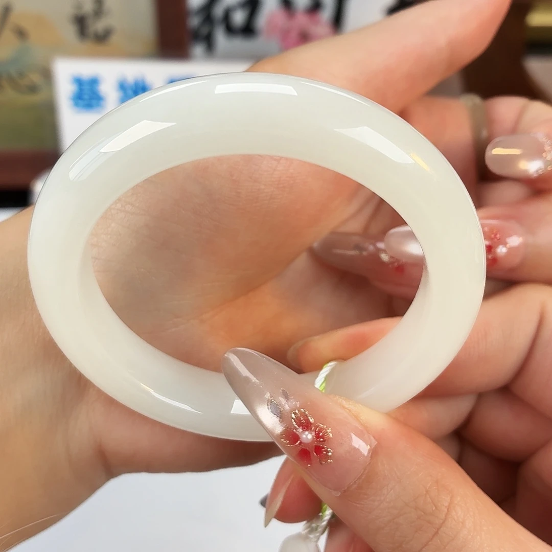 和田玉未镶嵌手镯