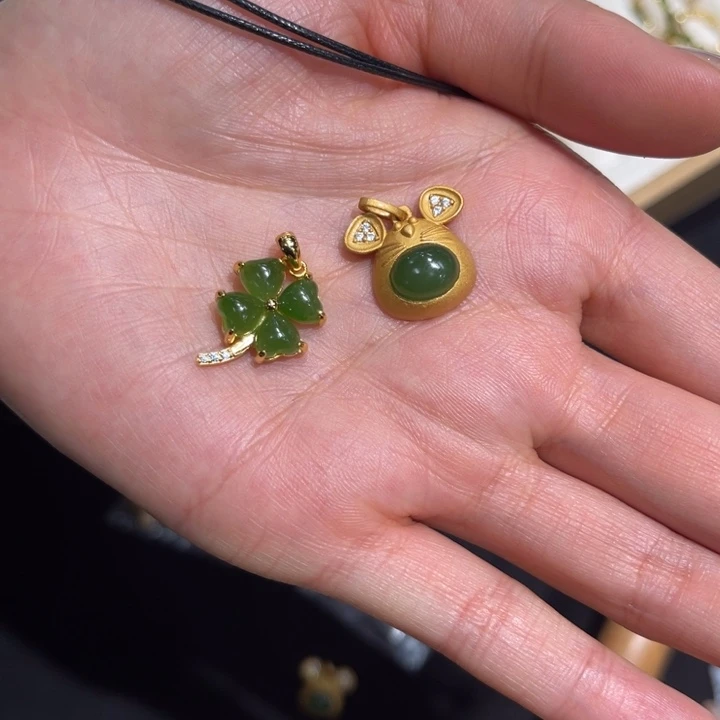 哆***烧和田玉银S925镶嵌颈饰