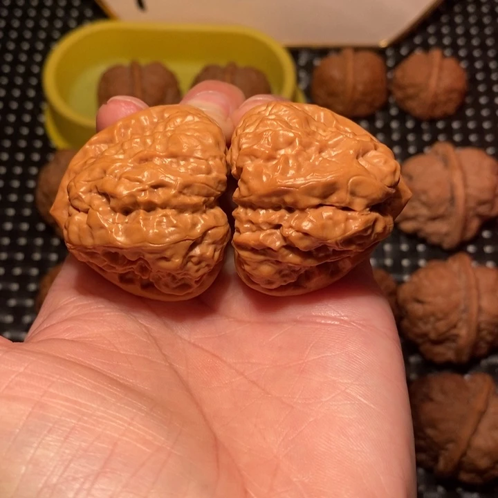 文玩核桃把件四开八腿三角暴力箭毒蛙
