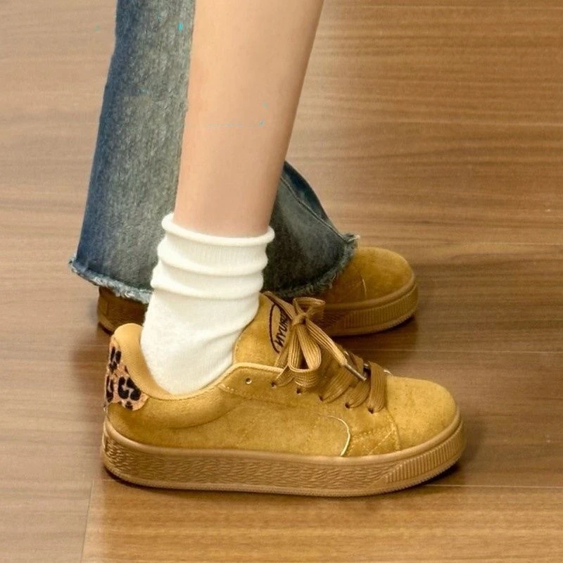 【万达撤柜】港风小众男鞋2025新款纯色面包鞋in复古百学生街拍适用