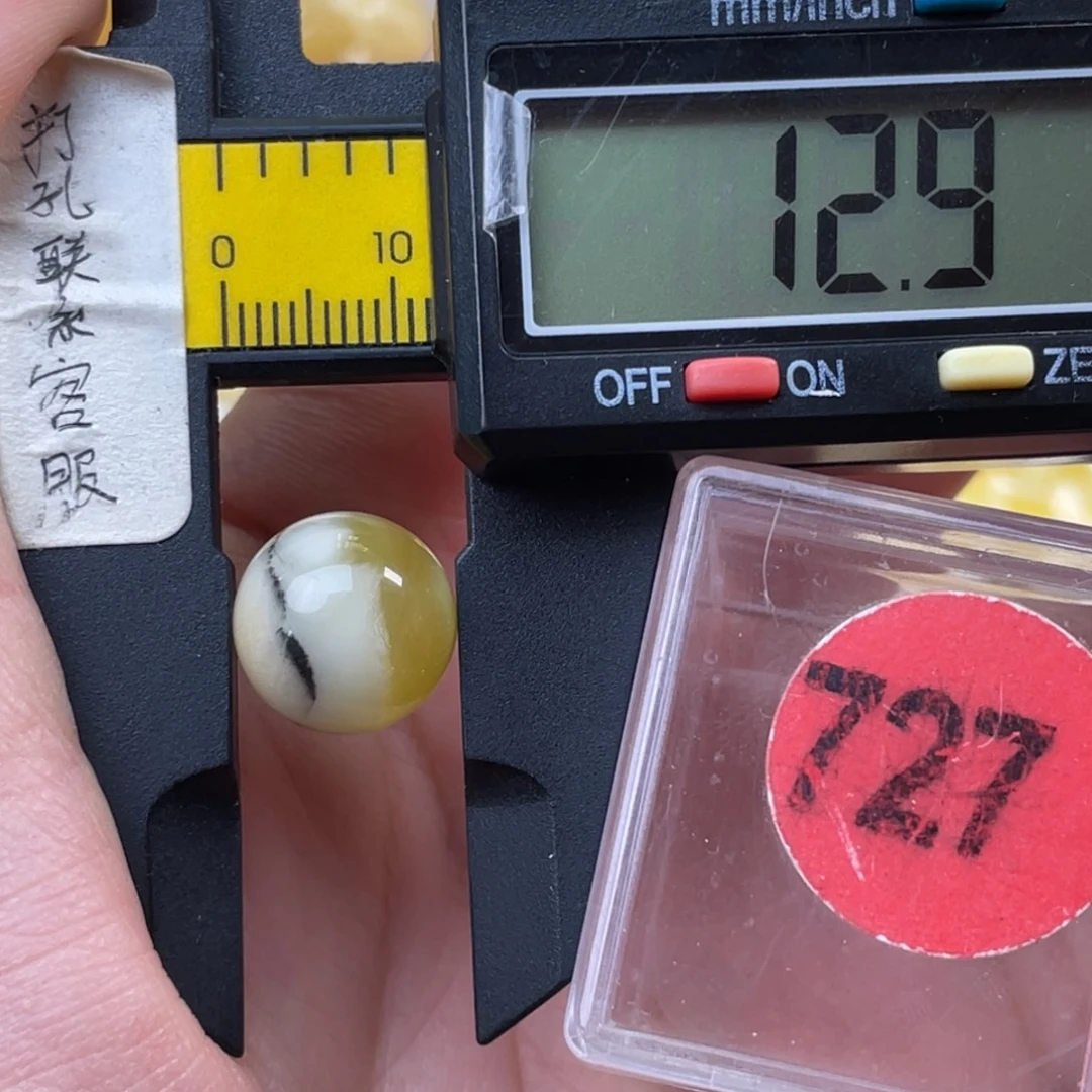 蜜蜡未镶嵌珠宝奇石瑕疵