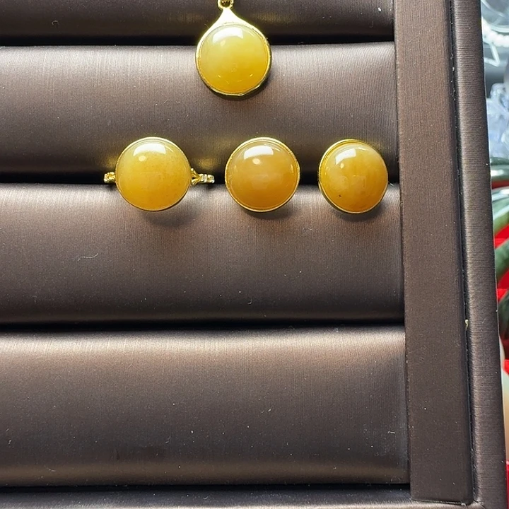 和田玉（糖玉）银S925镀金镶嵌颈饰