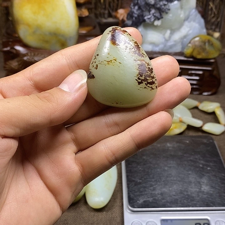 和田玉未镶嵌把件