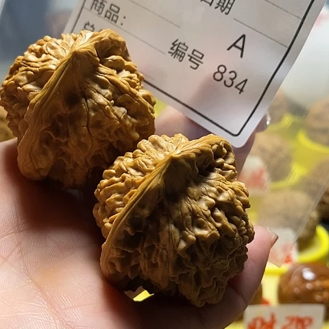 王***杰桃核吊坠自产自销……