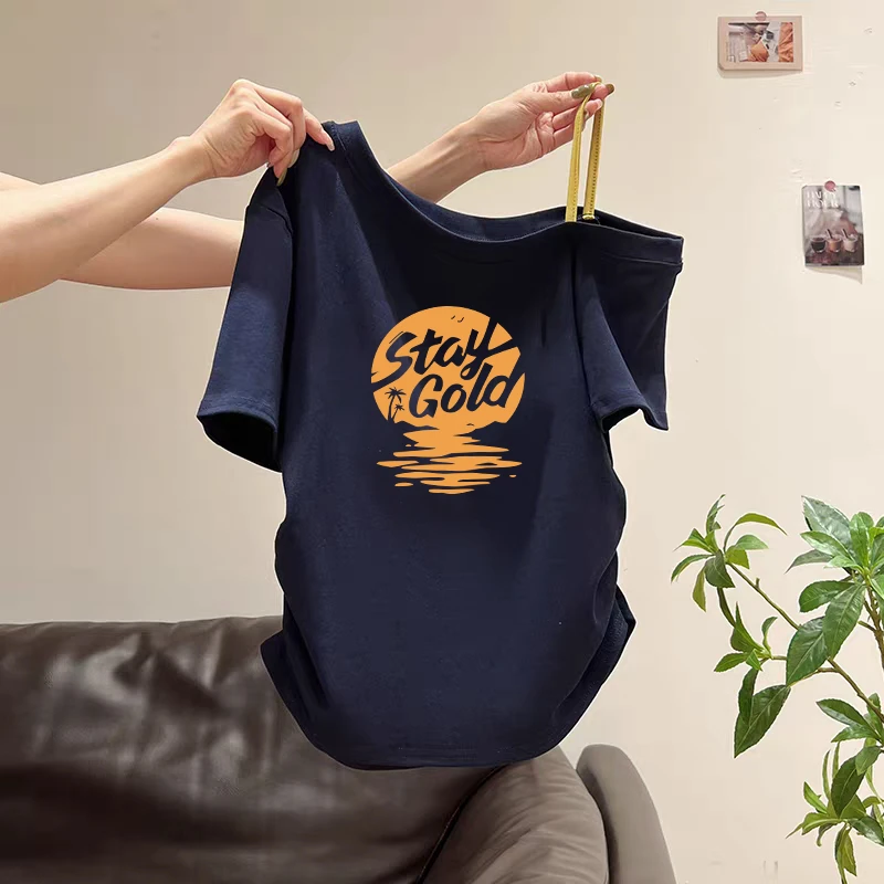 短袖T恤女一字肩蓝色字母印花夏2025新款设计感斜肩露肩短款上衣