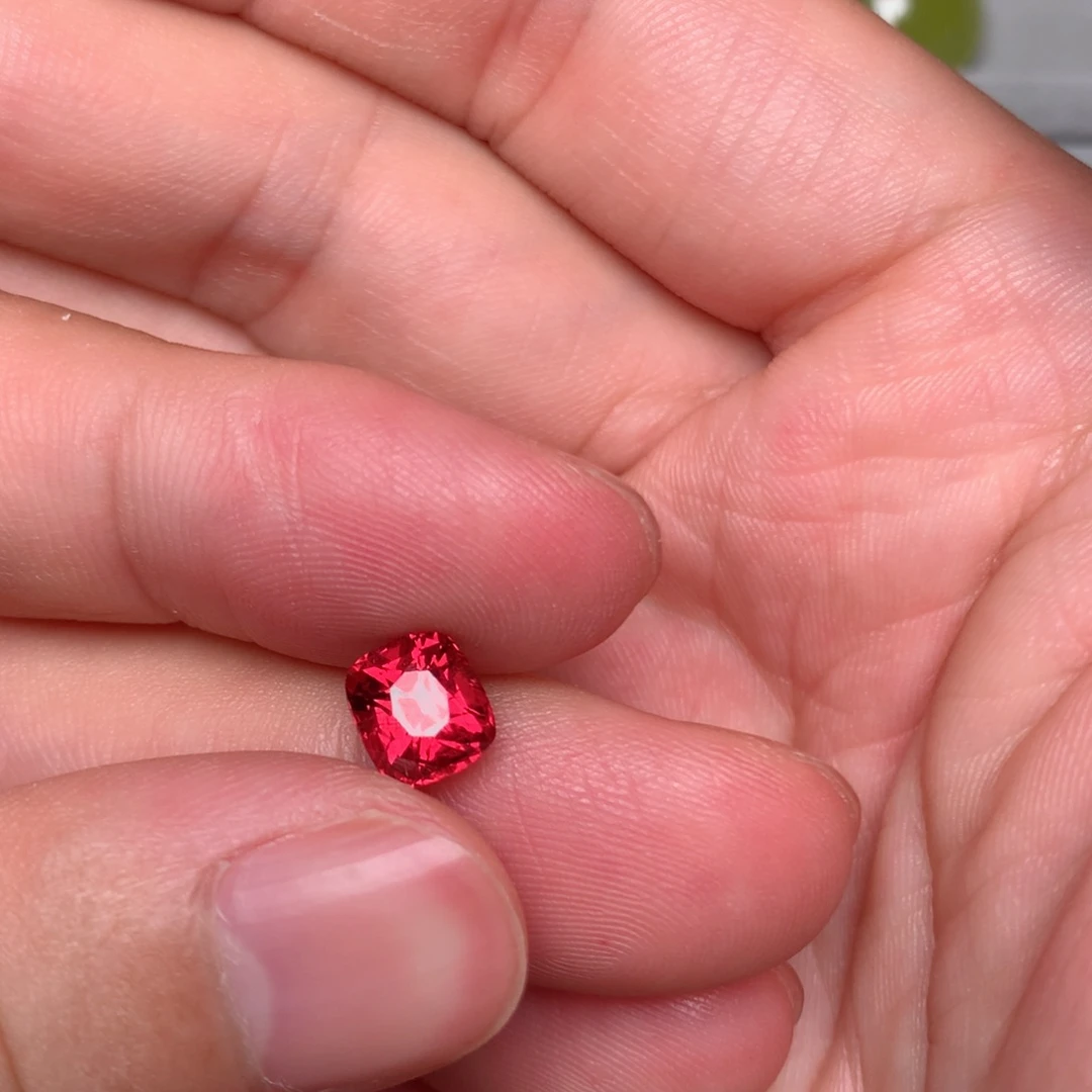 未镶嵌裸石石榴石含*