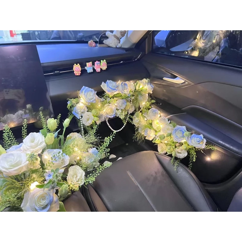 车内副驾驶车门新鲜玫瑰鲜花免费布置生日惊喜花店同城全国求婚