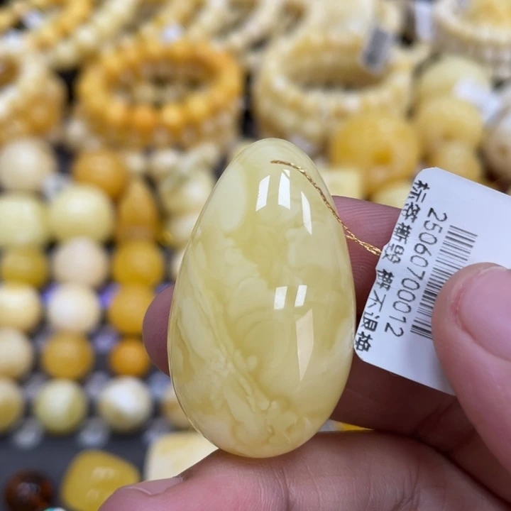 裸石蜜蜡未镶嵌39*23*13mm小水滴