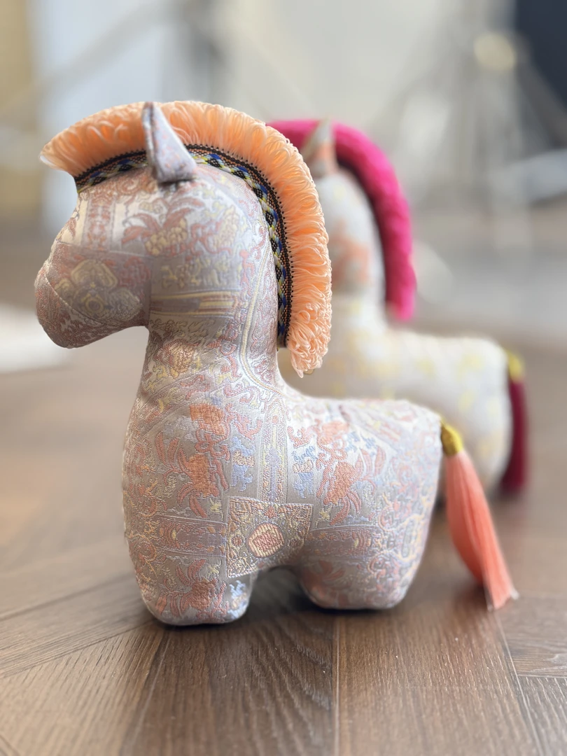 桑蚕丝吉祥小马家居装饰摆件