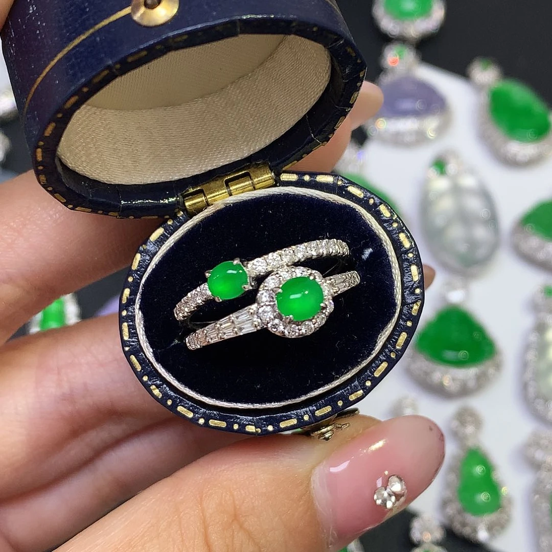 翡翠戒指18K金镶嵌蛋面戒指