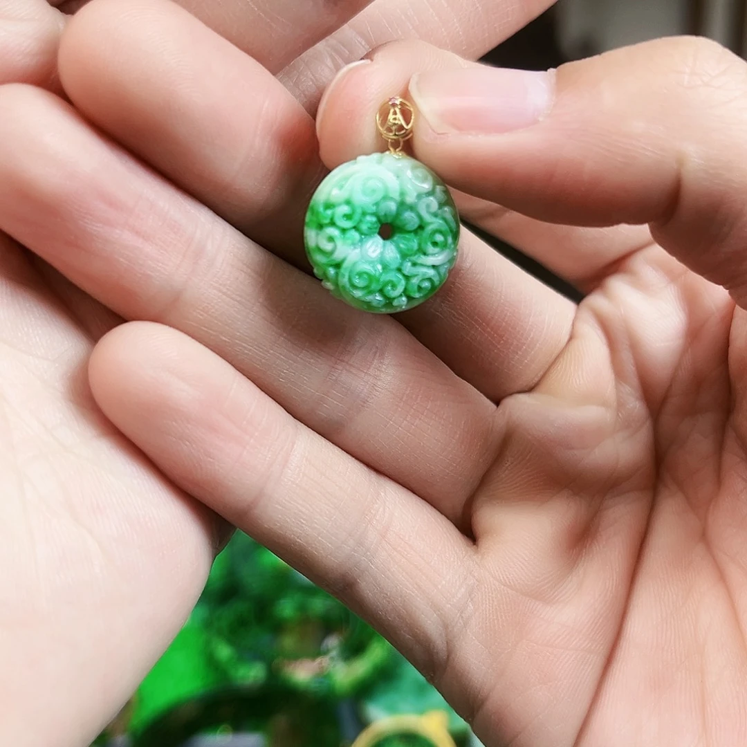 翡翠颈饰18K金镶嵌吊坠