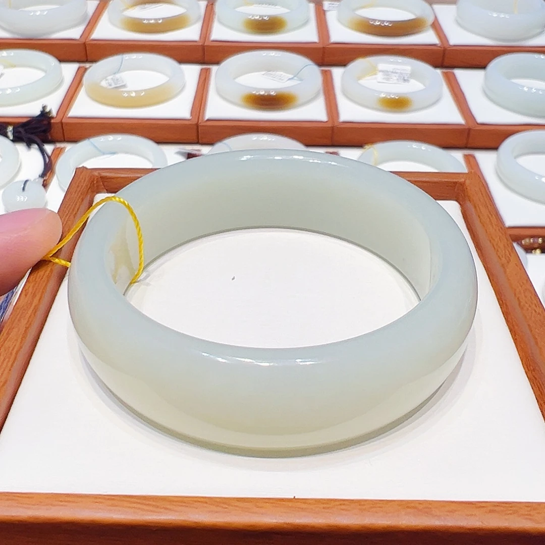 和田玉未镶嵌手镯青白