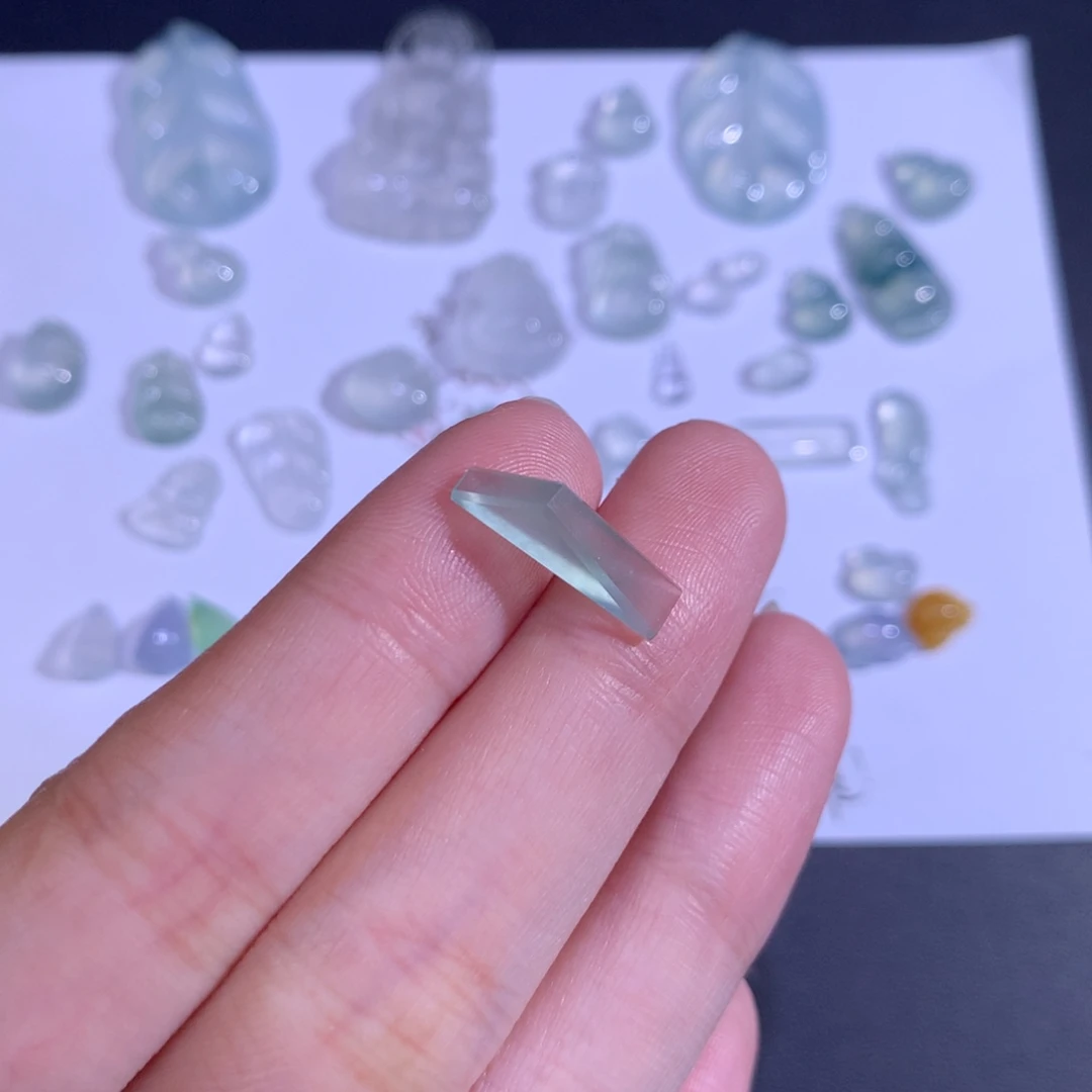 翡翠未镶嵌颈饰切割
