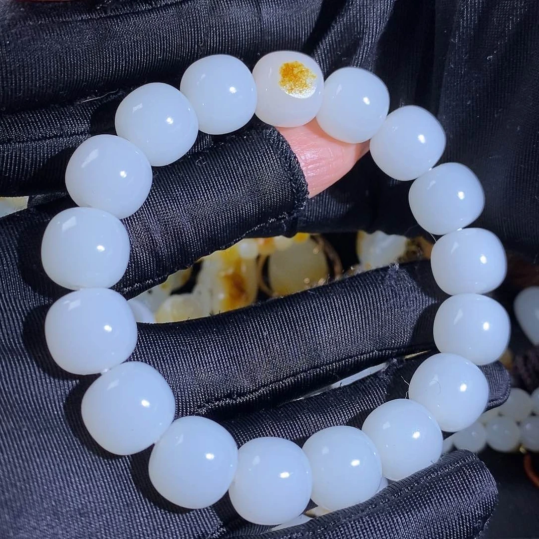 和田玉套链未镶嵌沿***景