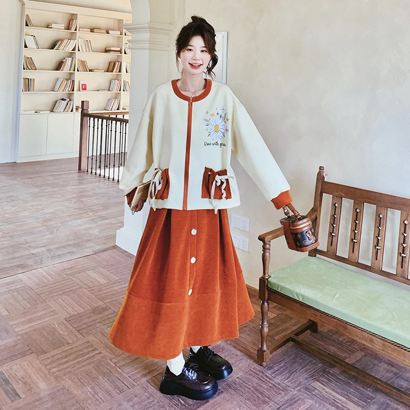 早春多巴胺穿搭一整套女2025新款太阳花开衫灯芯绒半身裙两件套