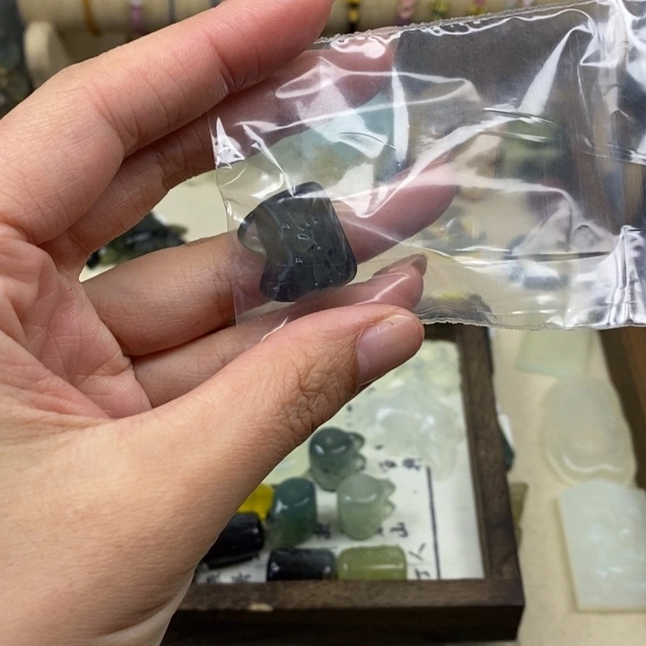 4***2蛇纹石玉未镶嵌颈饰