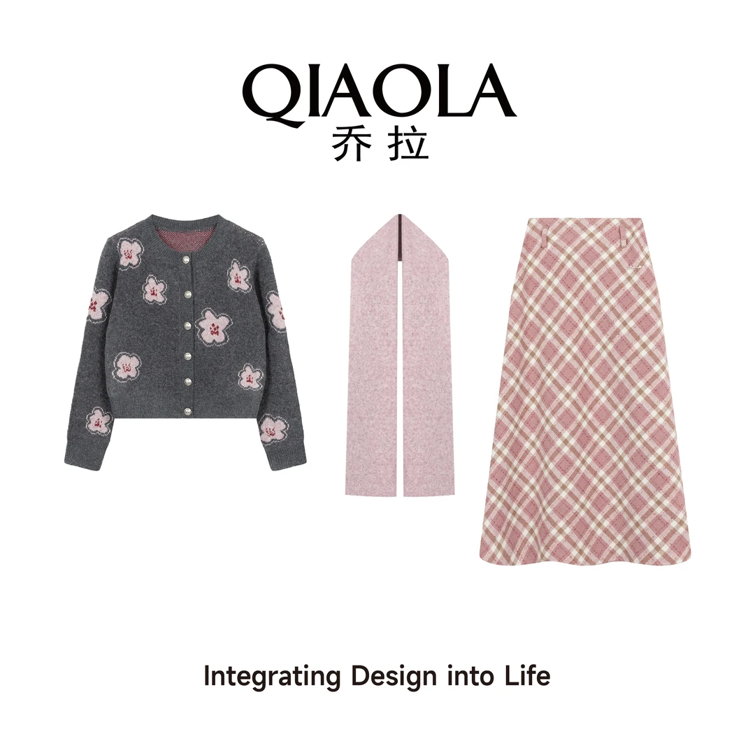 QIAOLA/乔拉【樱落乐章】秋冬季磨毛纱碎花圆领格纹时尚套装预售