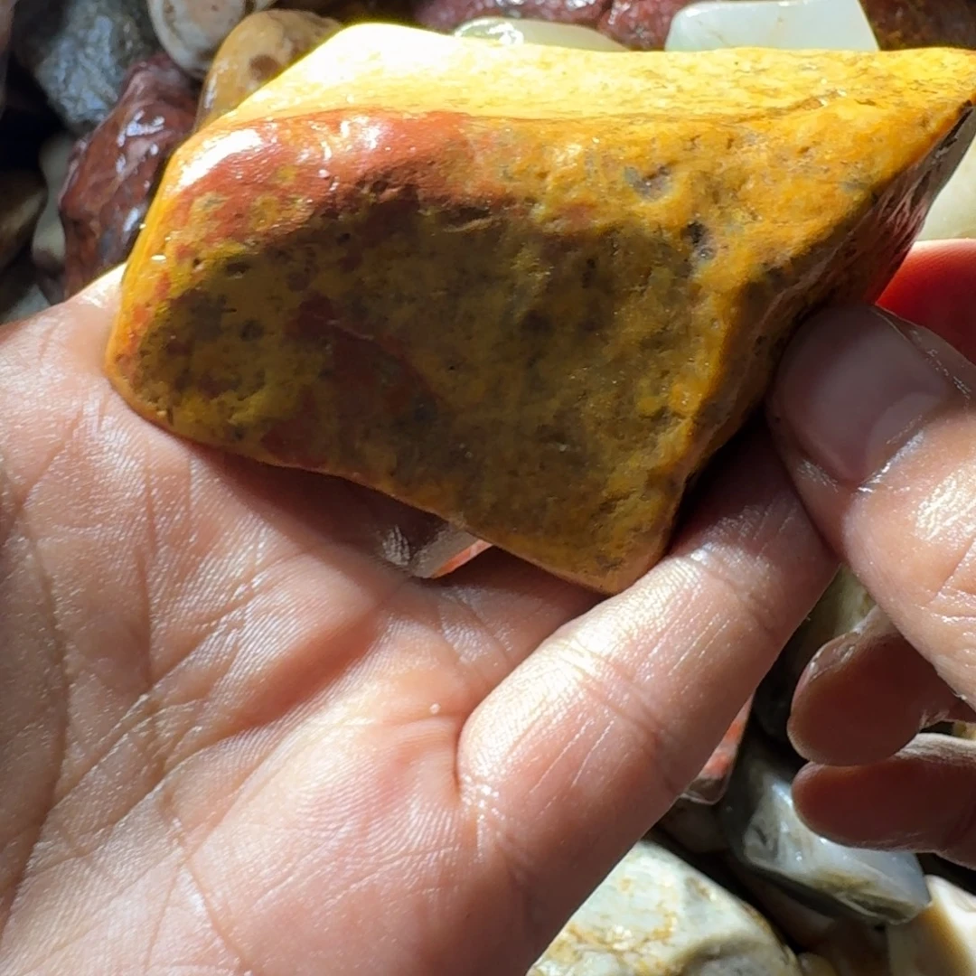 溜****寿山石8998889999988