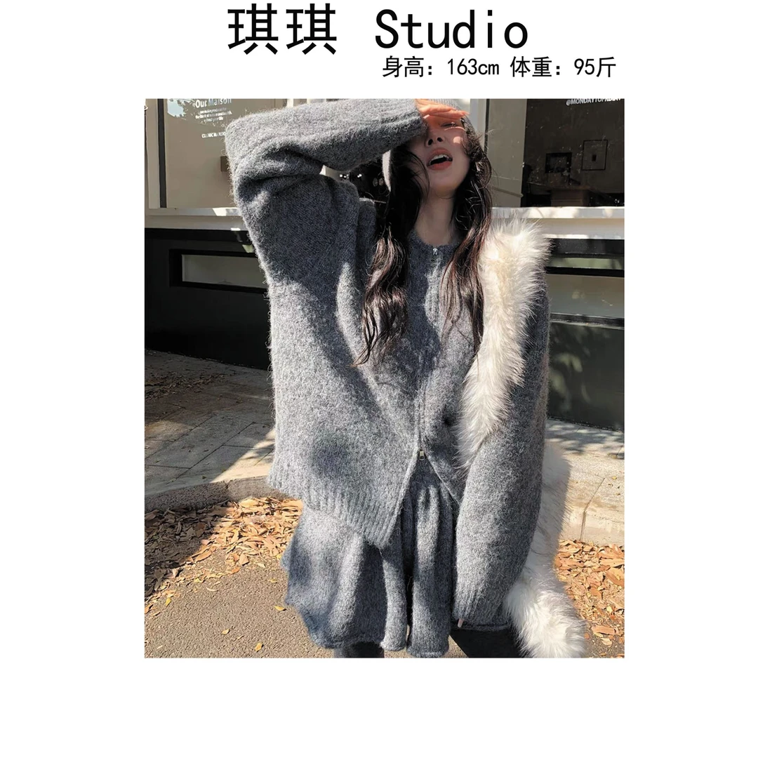 《琪琪家》秋季新款重工双拉链舒适亲肤针织开衫短裙两件套98857-CS